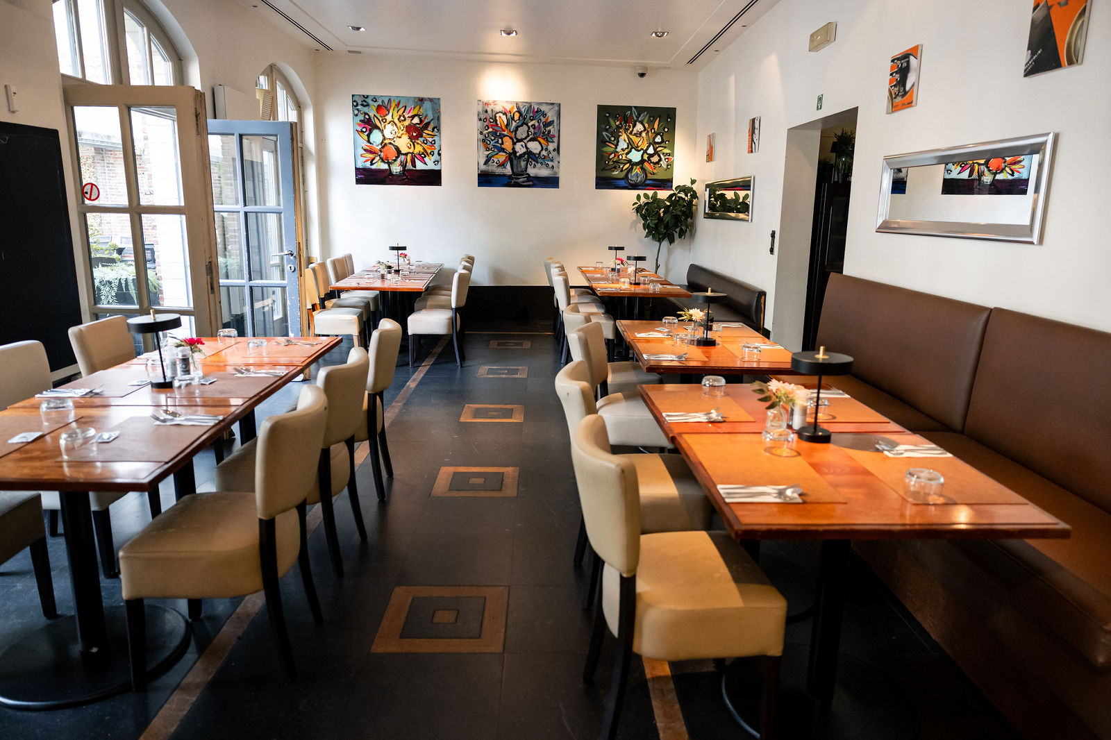 Welcoming dining room for a corporate dinner